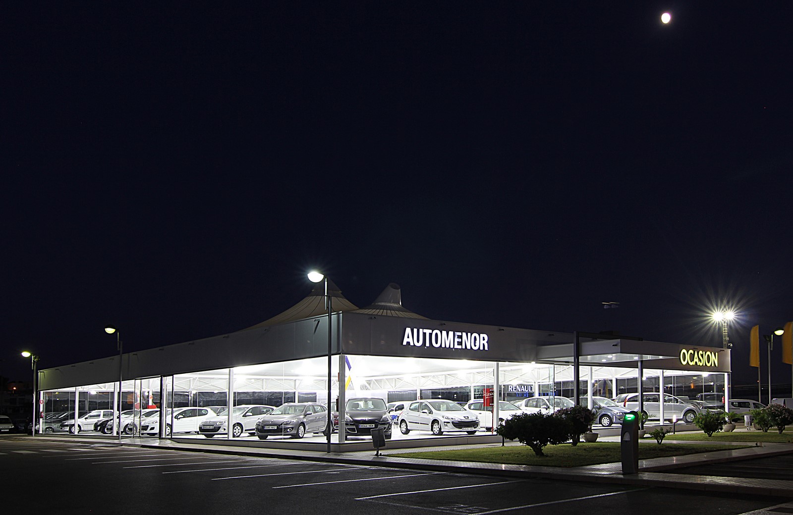 Car showroom canopy Image