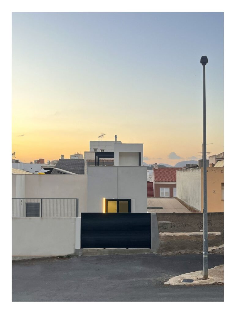 Resultado final fachada trasera vivienda orquídeas.